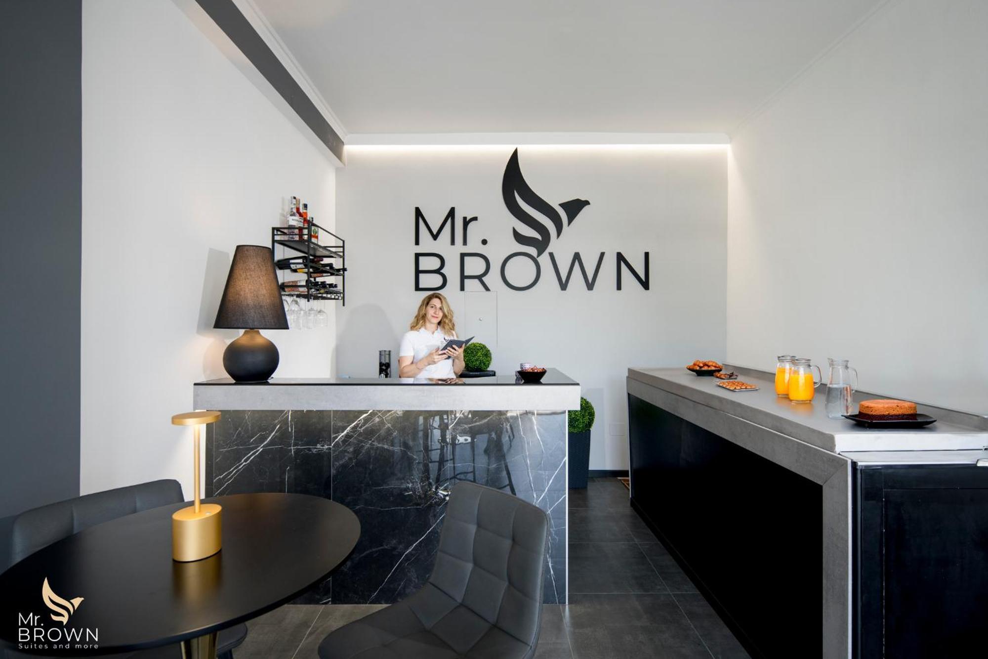 Mr Brown Home And Suites Рим Экстерьер фото