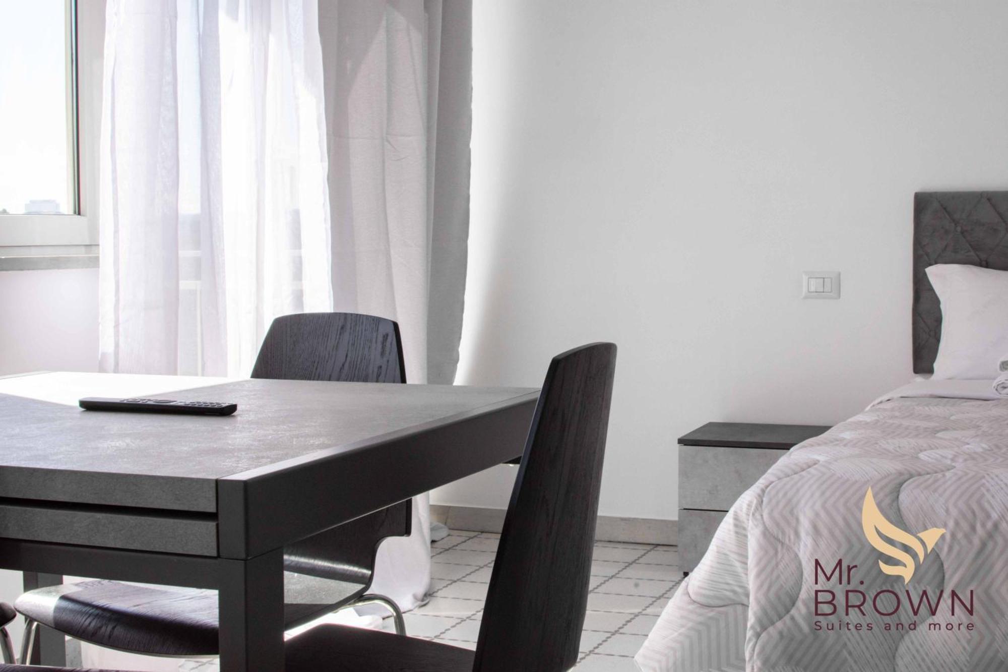 Mr Brown Home And Suites Рим Экстерьер фото